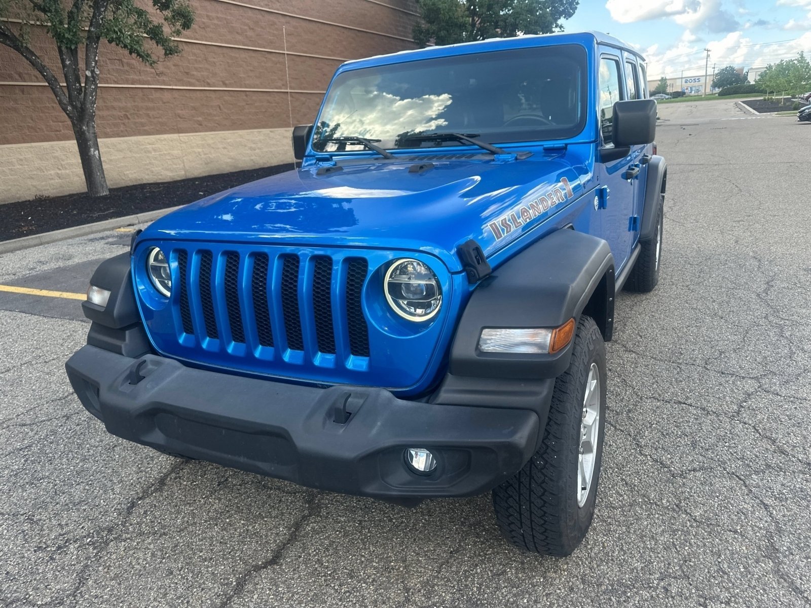 Used 2021 Hydro Blue Pearlcoat Jeep Unlimited Islander image 14