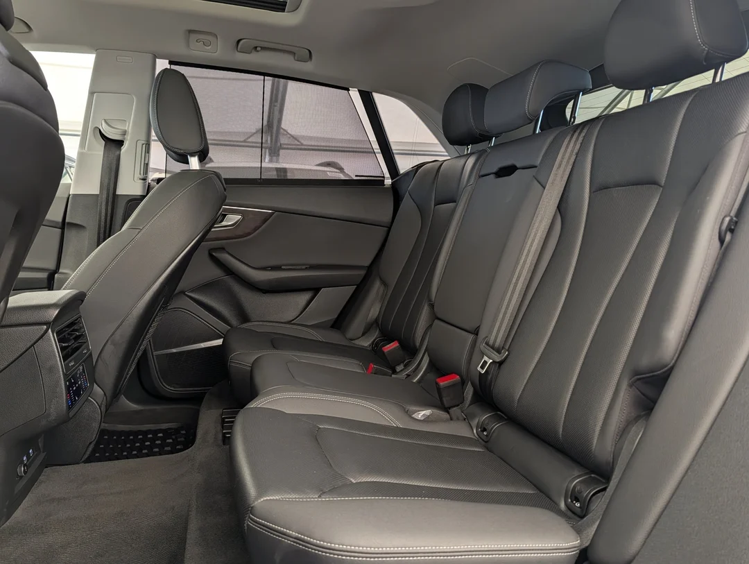 Used 2019  Audi Technik - S-Line - Leather - Sunroof - HUD - Healed/Ventilated Seats image 28