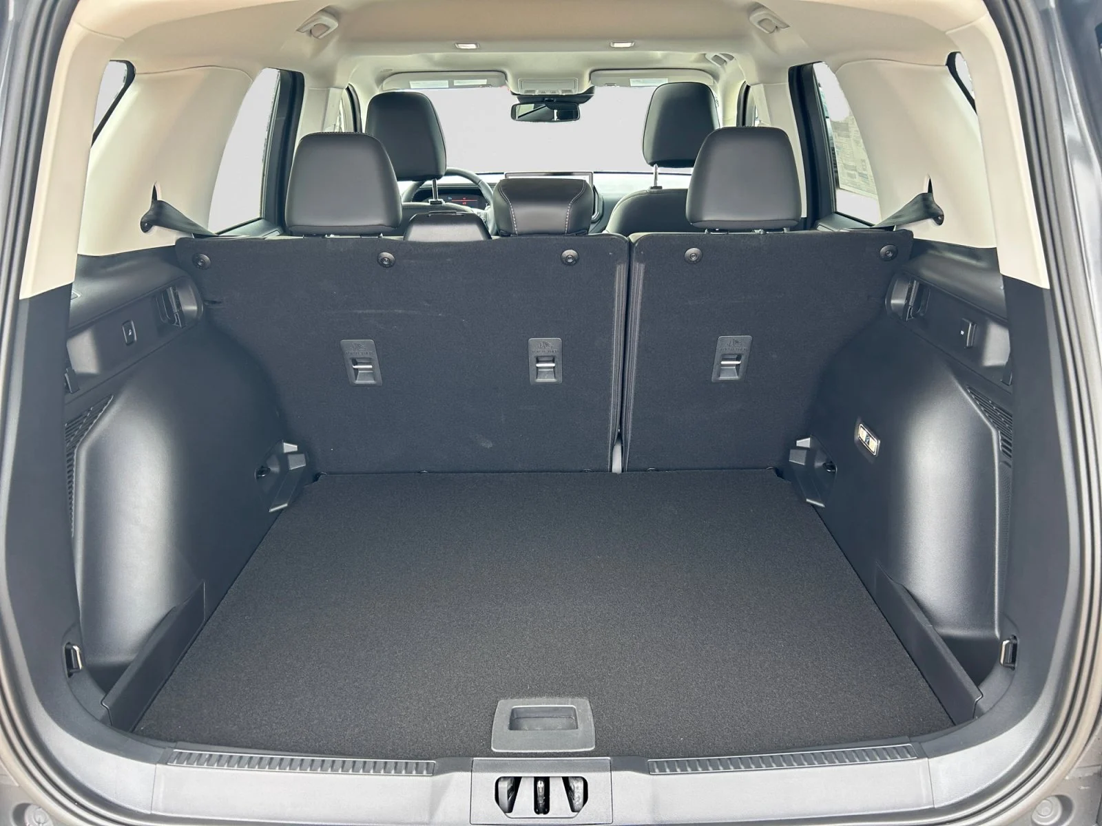 New 2026 Carbonized Grey Metallic Ford Outer Banks image 10