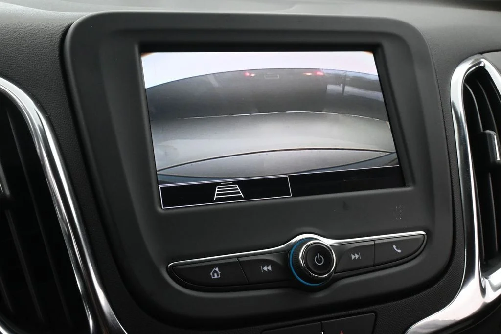 Used 2024 Lakeshore Blue Metallic Chevrolet LT image 17
