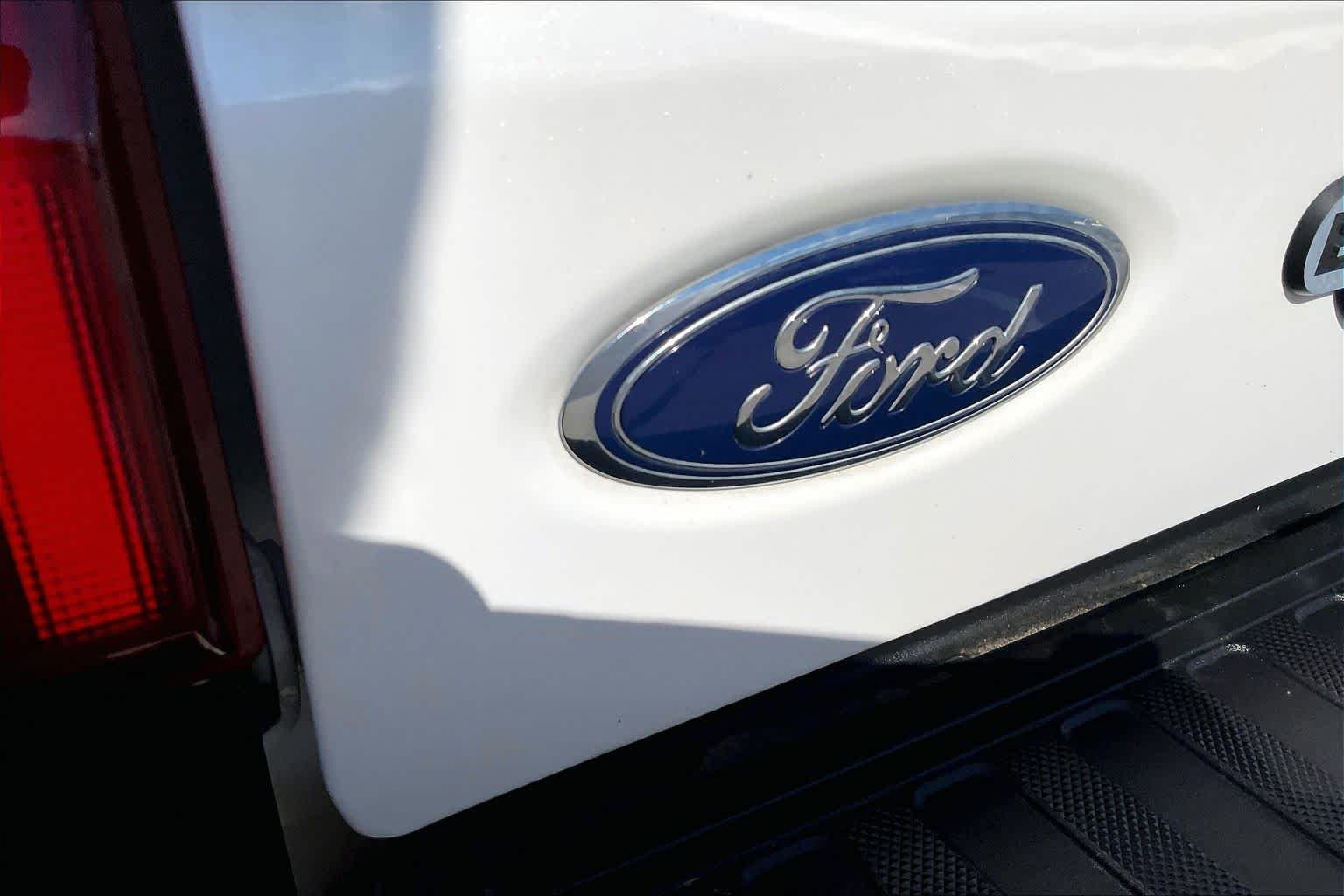 Used 2023 Star White Metallic Tri-Coat/Stone Gray Ford King Ranch image 29