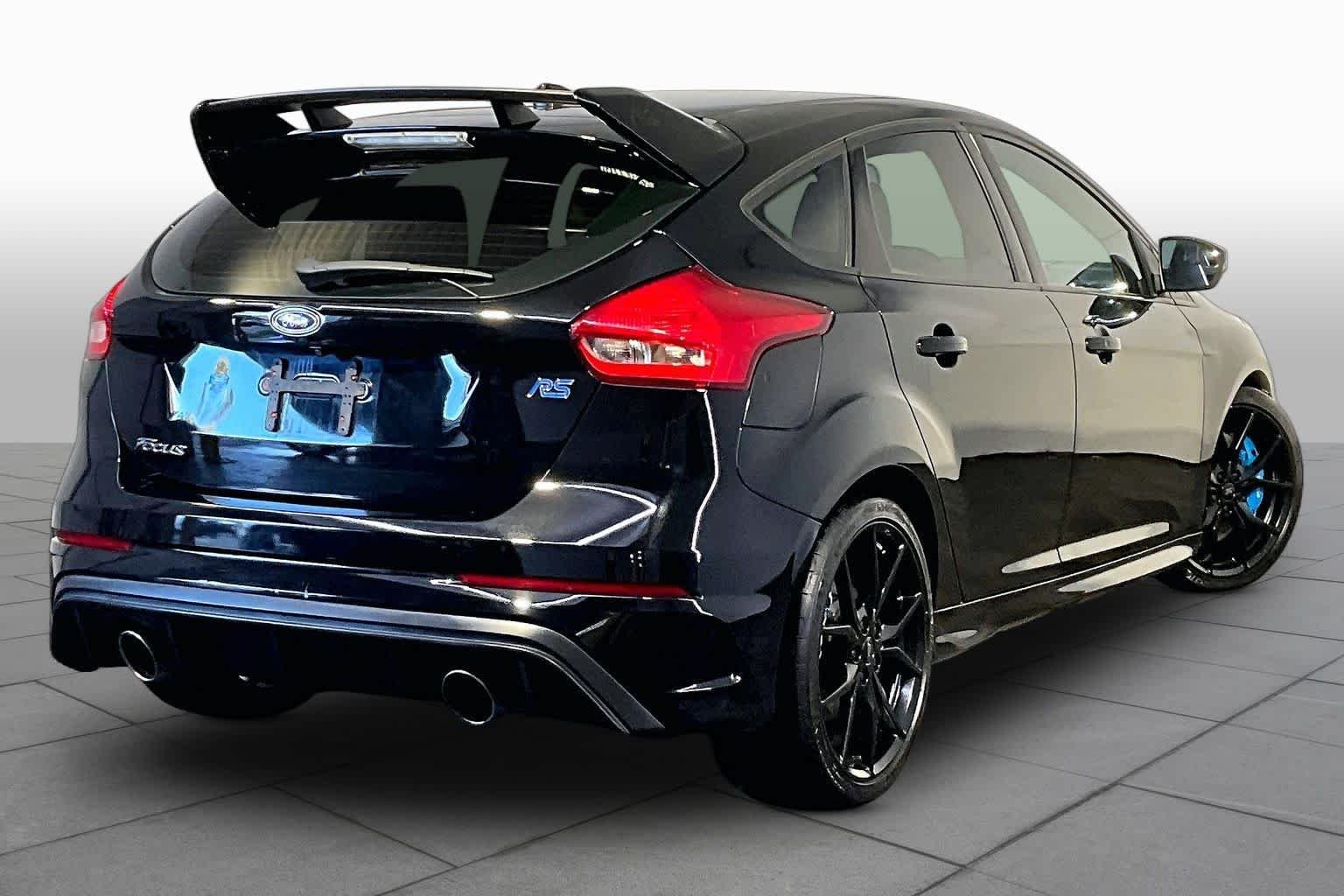 Used 2017 Shadow Black Ford RS image 13