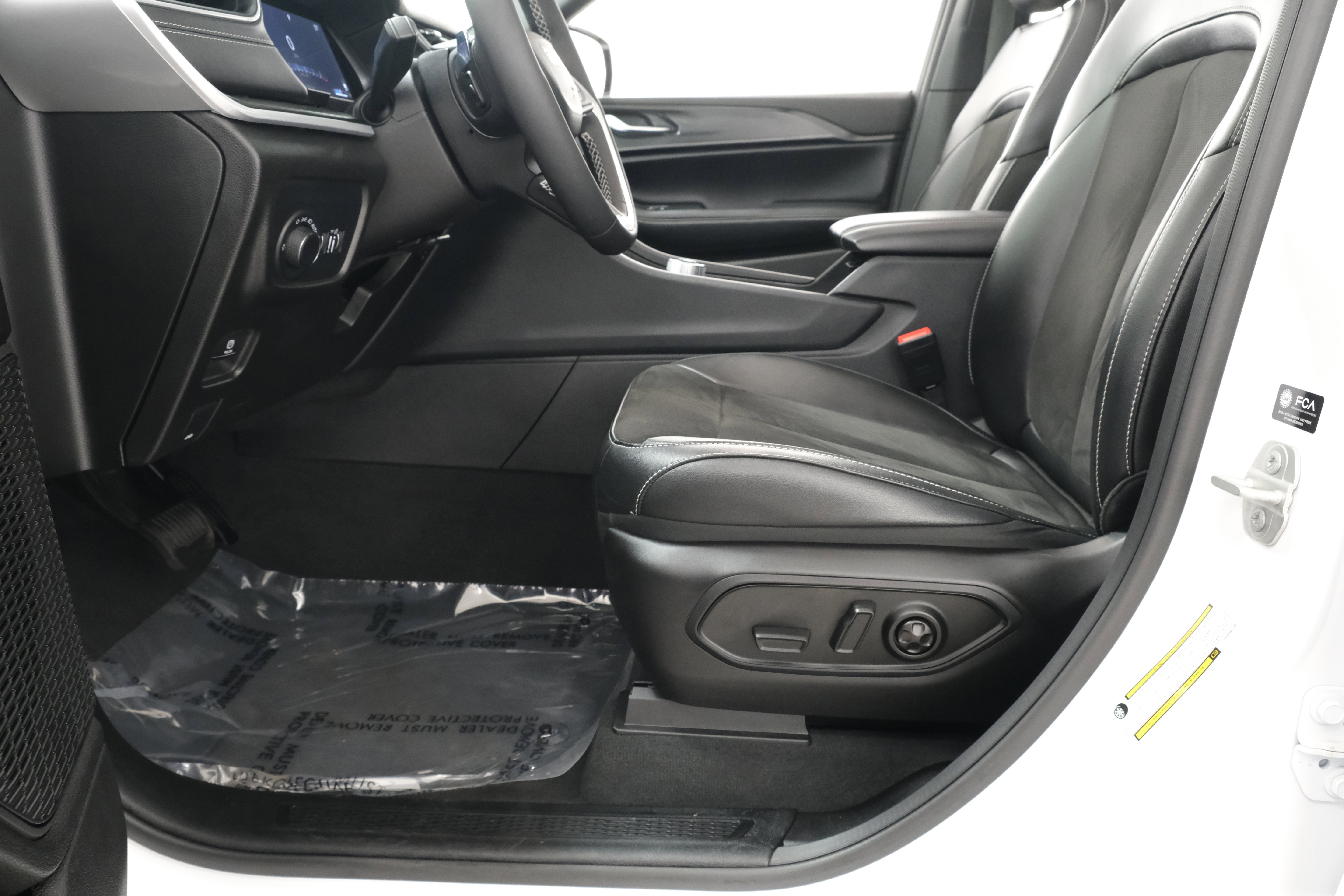 Used 2023 Bright White Clearcoat Jeep Altitude X image 32