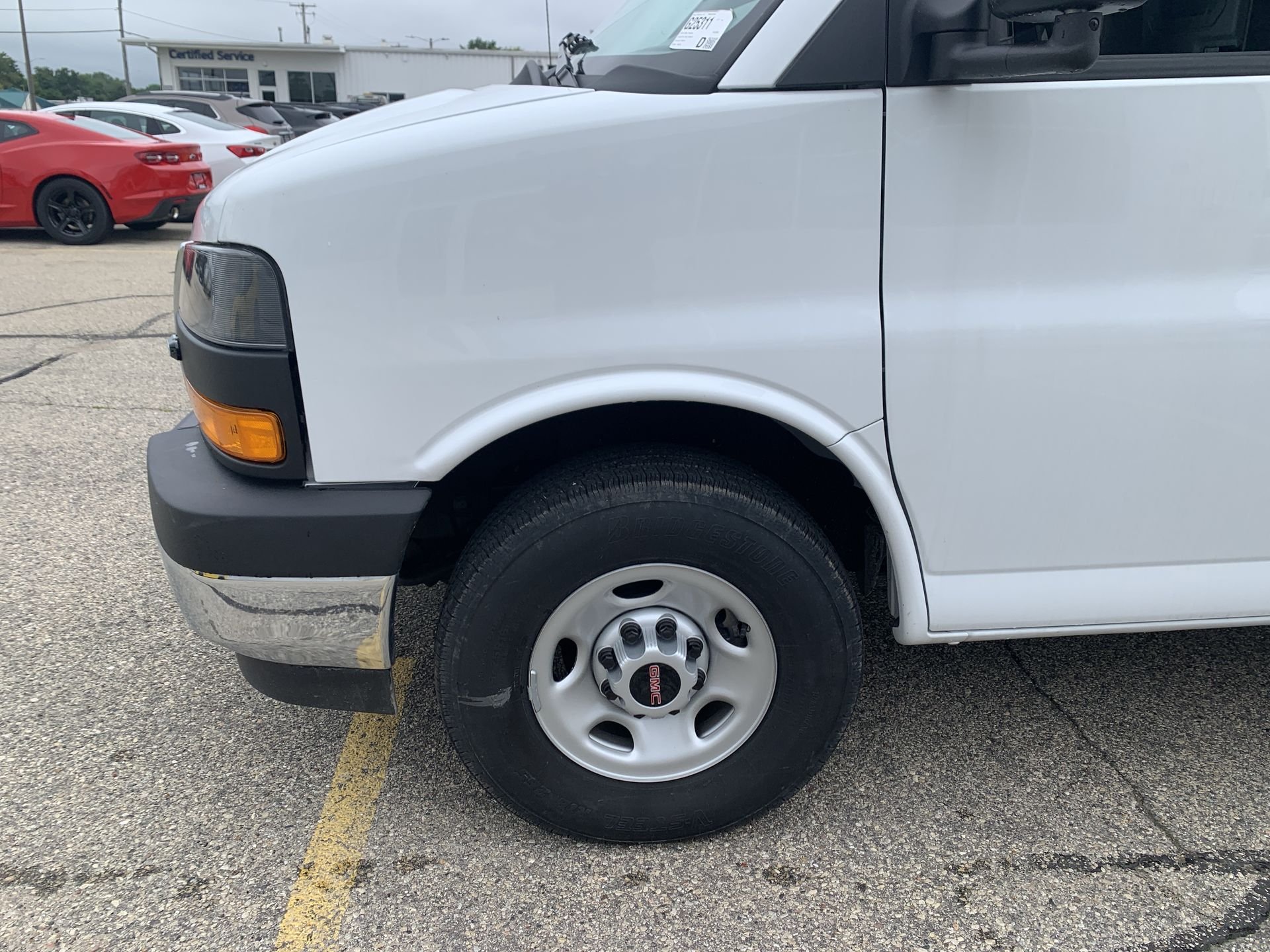 New 2025 Summit White GMC 1WT image 32