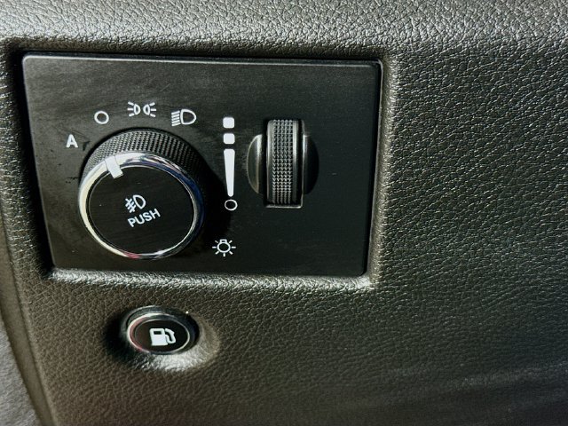 Used 2018 Red Jeep Laredo image 10