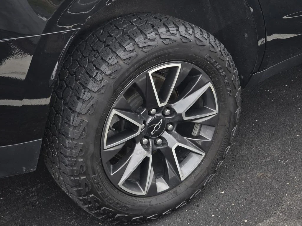 Used 2022 Black Chevrolet Z71 image 36