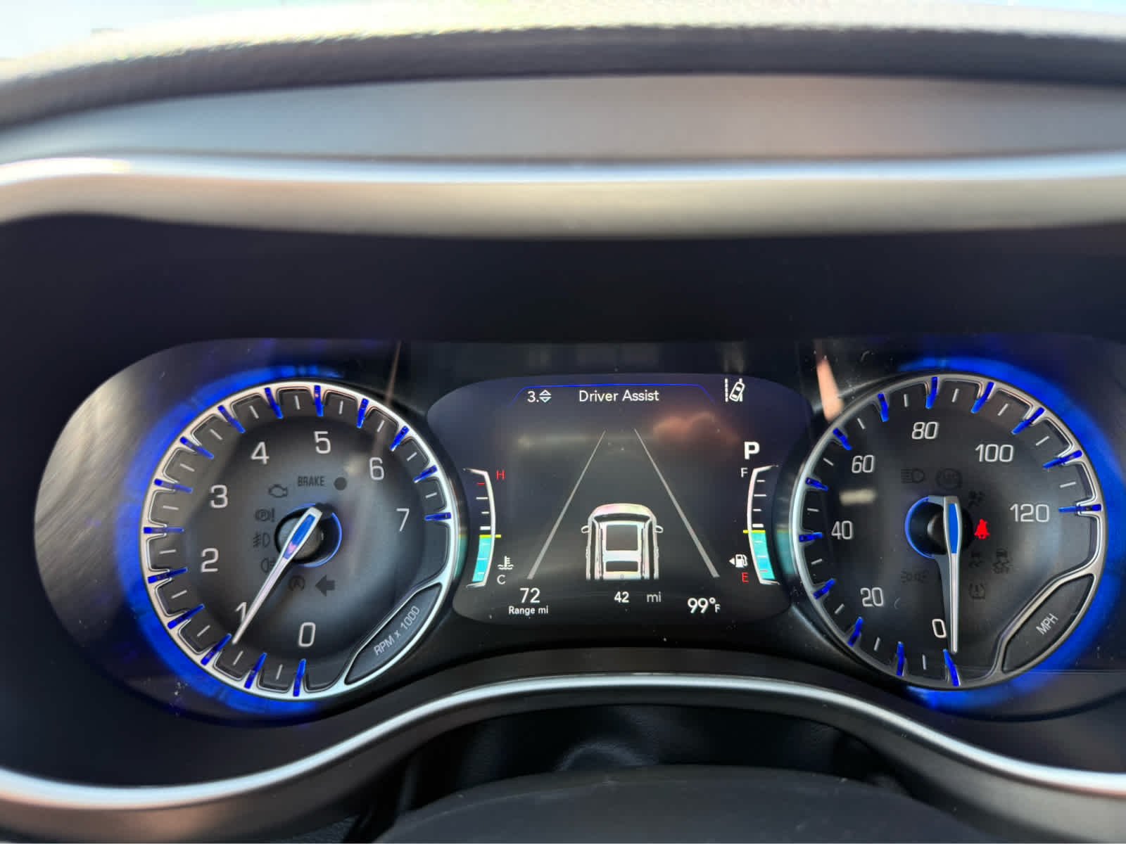 New 2027 Hydro Blue Pearl-Coat Exterior Paint Chrysler Select image 28
