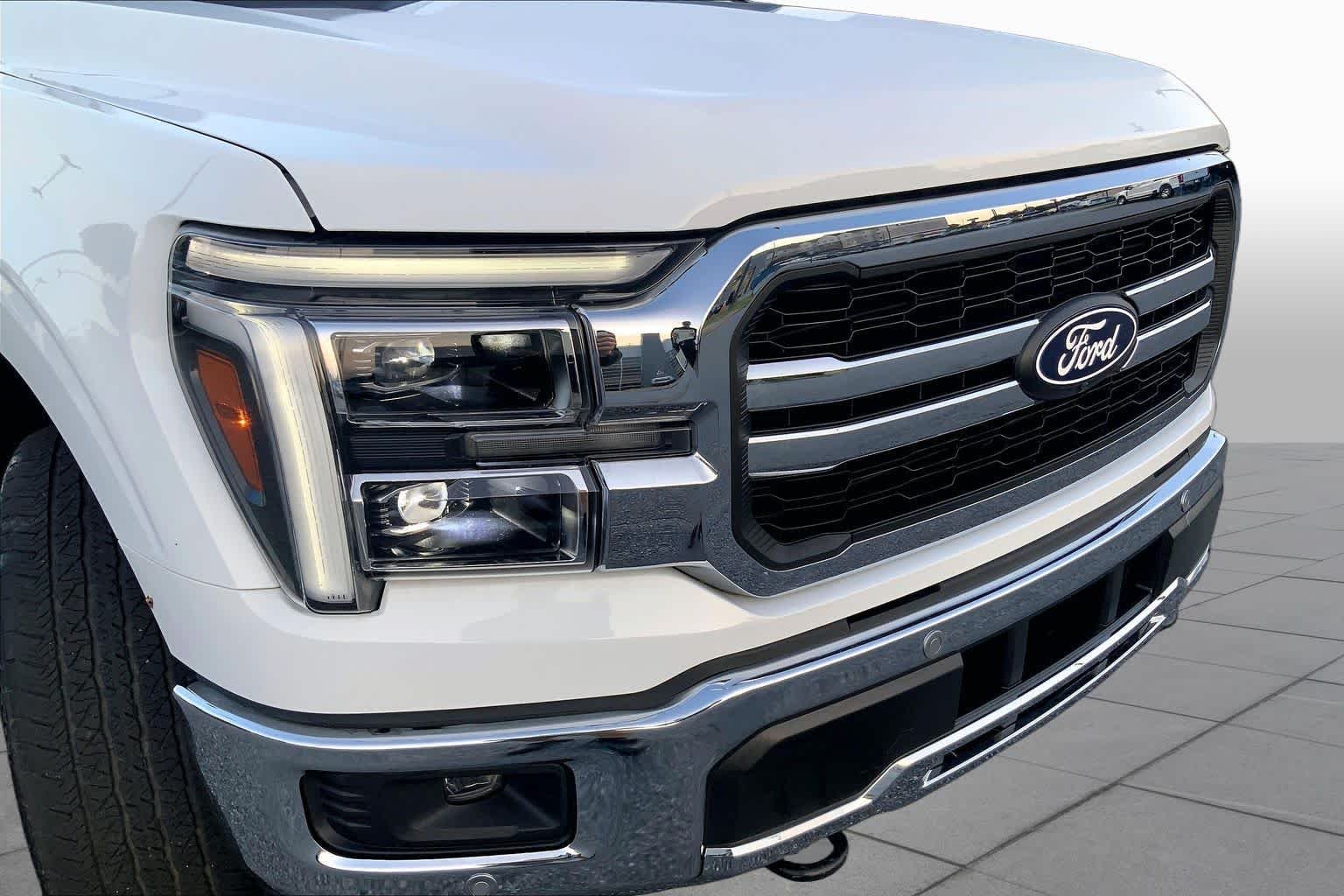 Used 2025 Oxford White Ford LARIAT image 29