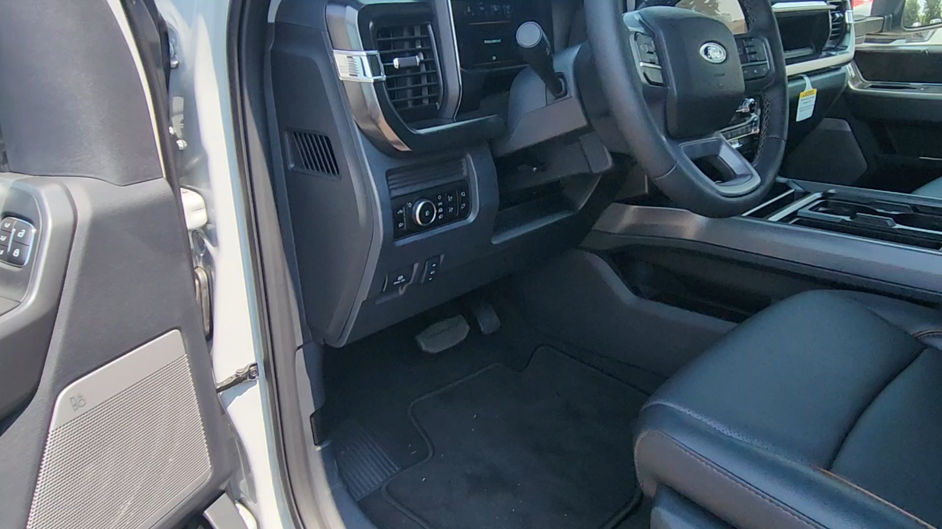 New 2026 Avalanche Ford LARIAT image 29