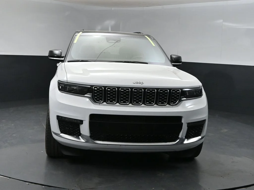 Used 2024 White Jeep Summit image 6