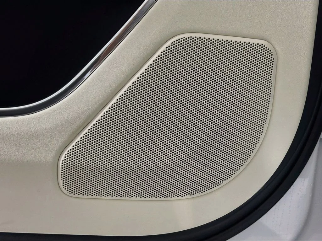 New 2026 Fuji White Land Rover SE image 19
