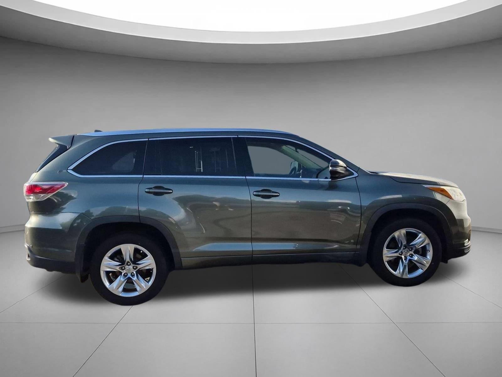Used 2015 Predawn Gray Mica Toyota Limited image 6