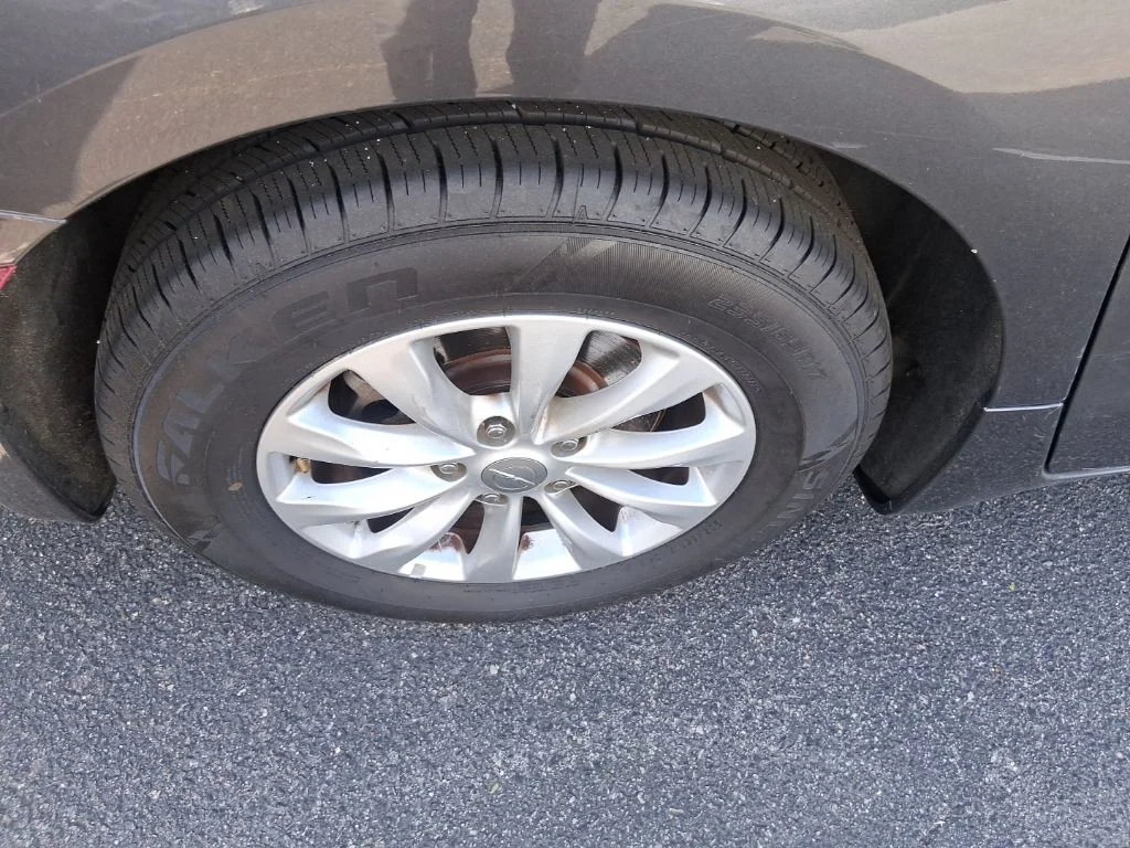 Used 2018 Gray Chrysler Touring L image 8