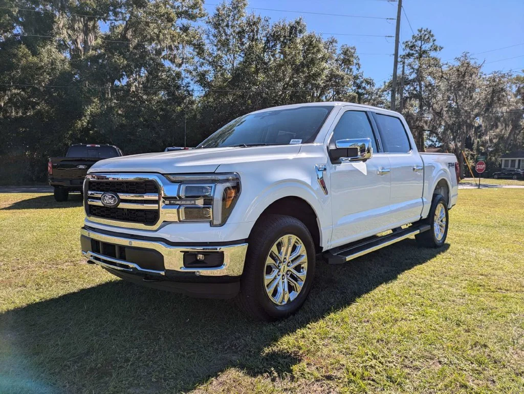 New 2026 Oxford White Ford Lariat image 8