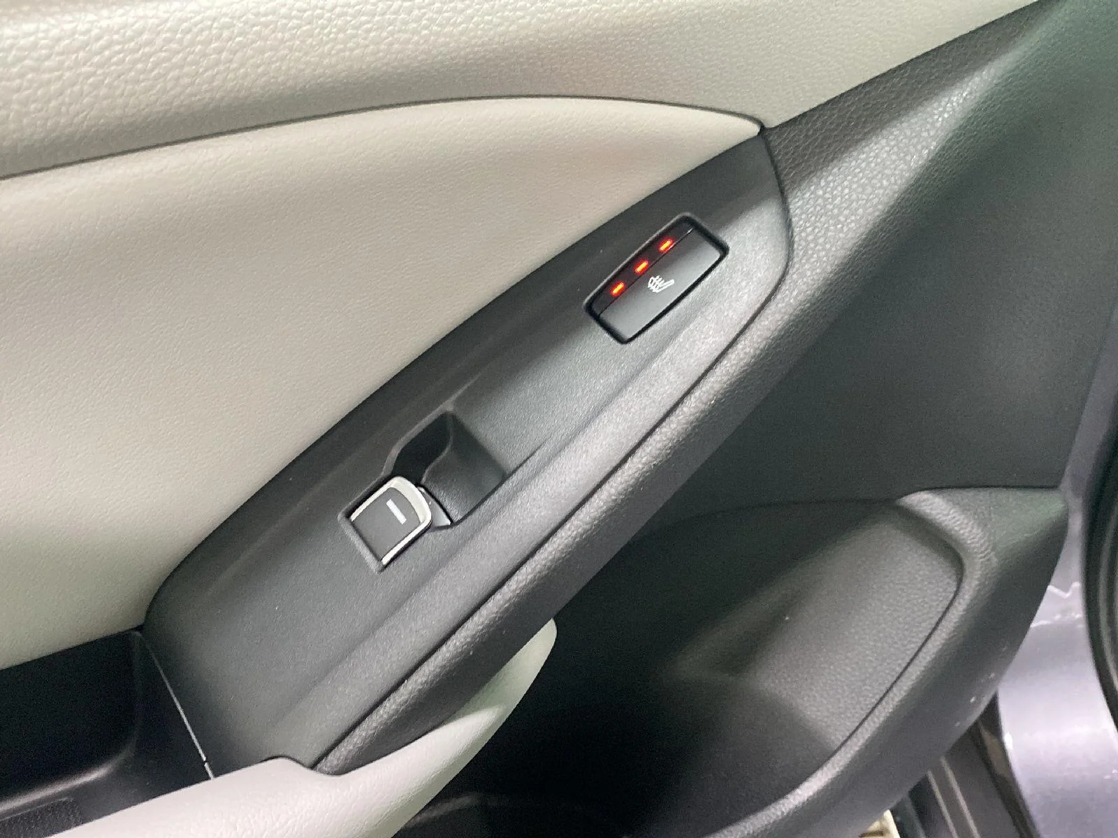 Used 2018 Modern Steel Metallic Honda Touring image 24