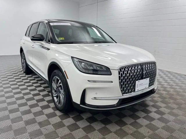 Used 2023 White Lincoln Standard image 1