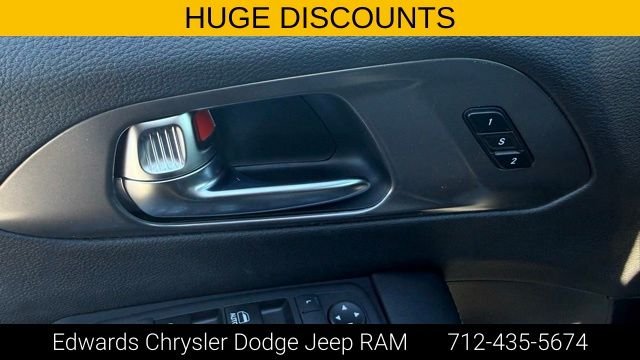2026 Chrysler Pacifica Select - Photo 15