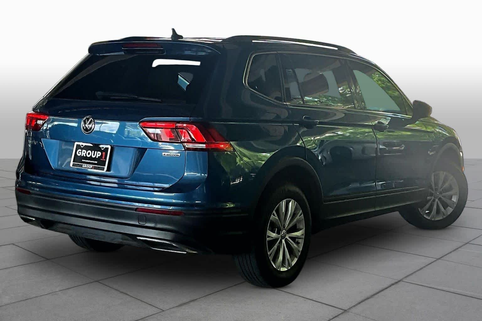 Used 2019 Silk Blue Metallic Volkswagen SE image 12