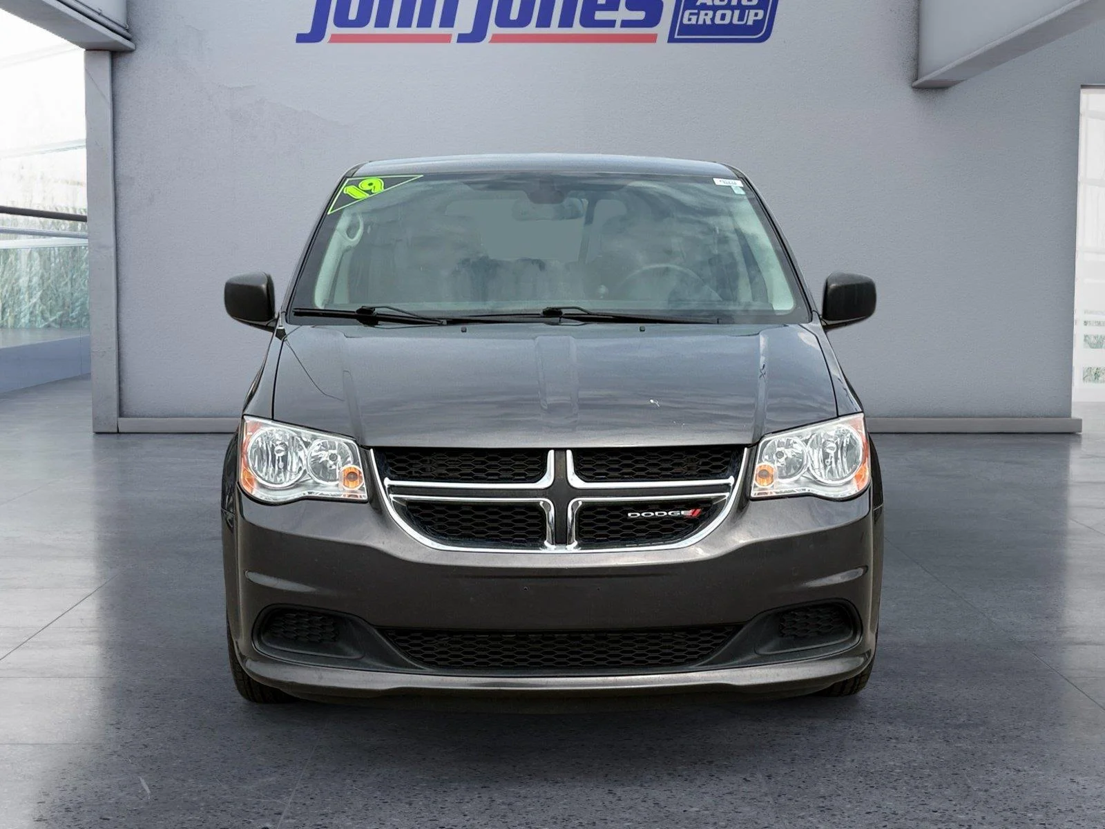 Used 2019 Granite Pearlcoat Dodge SE image 8