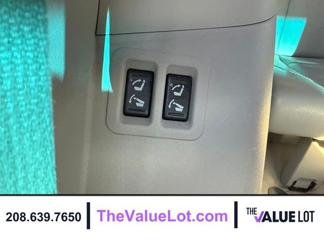 Used 2010 White Nissan Platinum image 22
