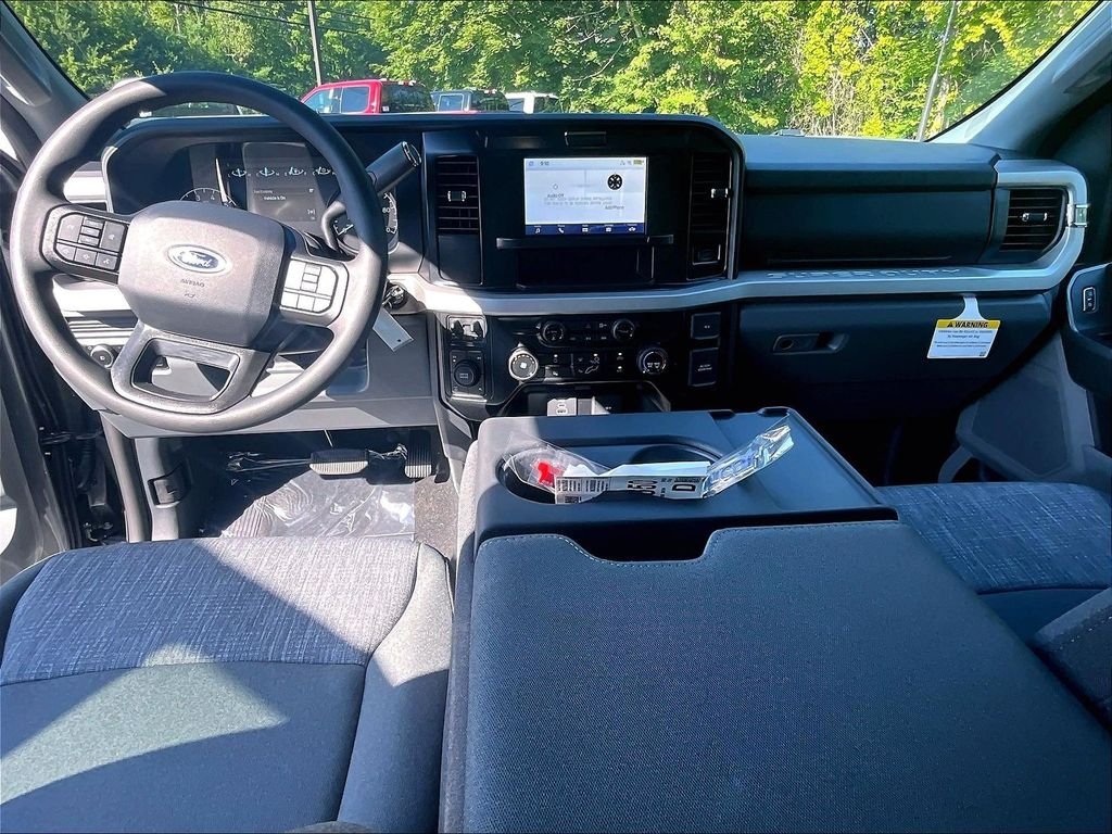 New 2026 Carbonized Gray Metallic Ford XLT image 6