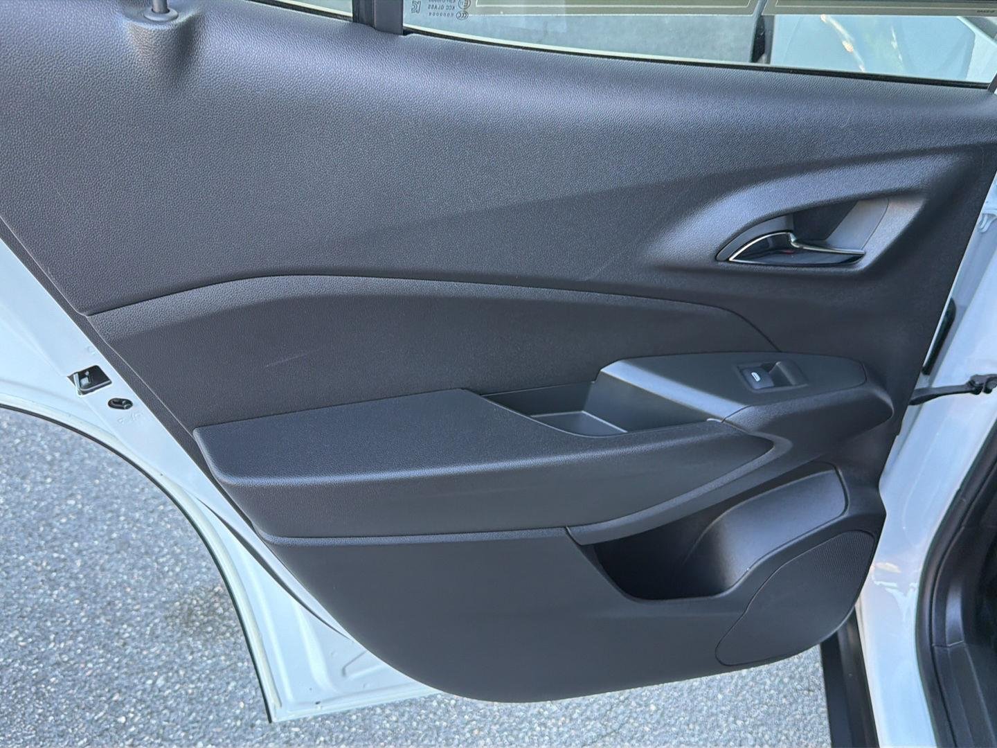 Used 2025 Summit White Chevrolet LT image 17