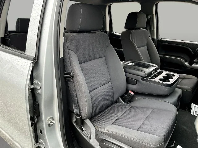 Used 2019 Silver Chevrolet LT image 31