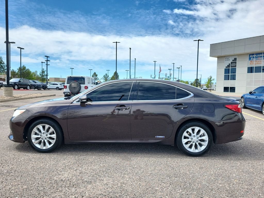 Used 2013 Red Lexus 300h image 6