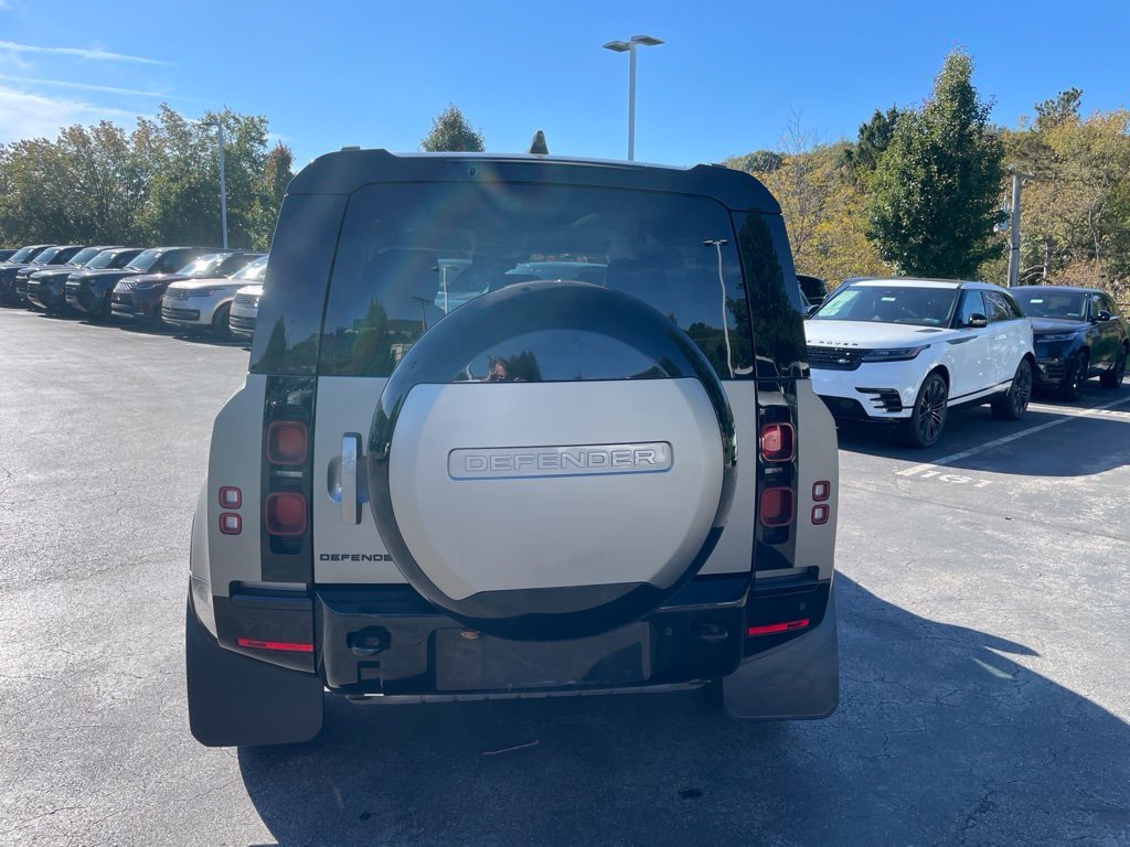 Used 2025 Silver Land Rover X-Dynamic SE image 10