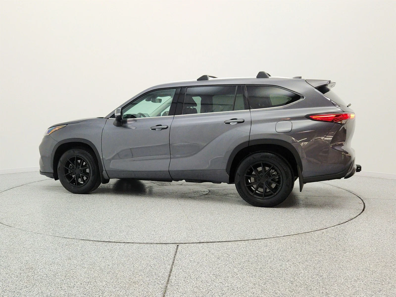 Used 2021 Magnetic Gray Metallic Toyota Hybrid XLE AWD (Natl) image 8