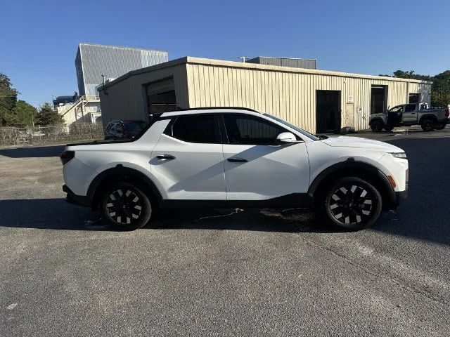 Used 2025 White Hyundai SEL image 4