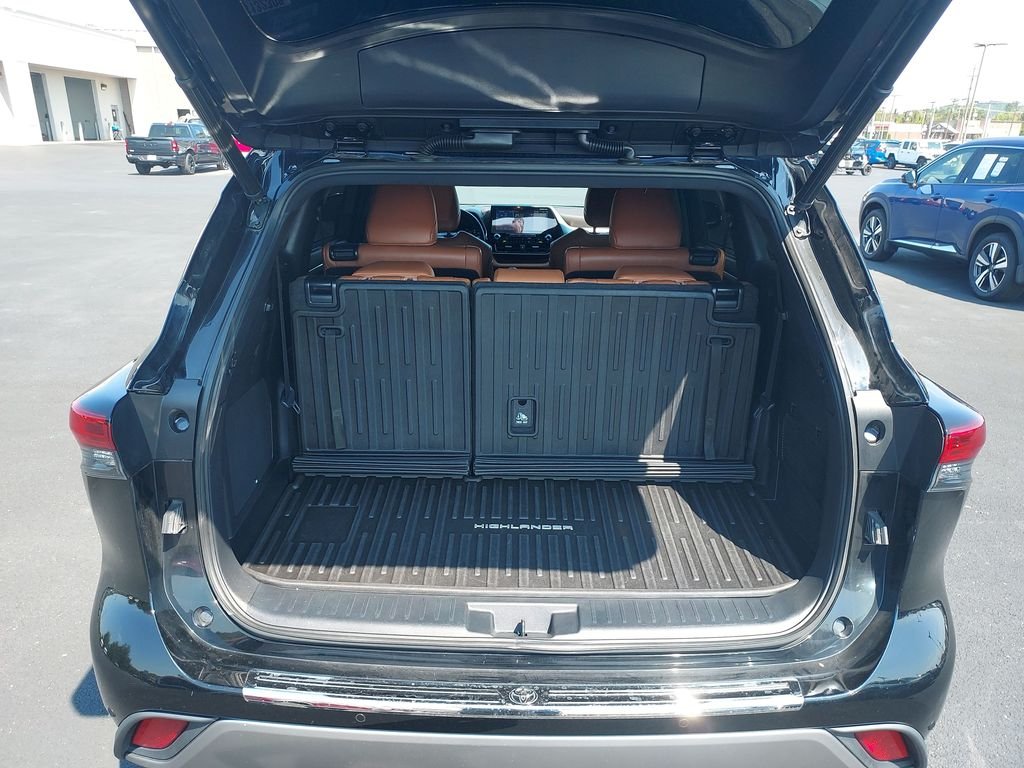 Used 2021 Black Toyota Platinum image 9