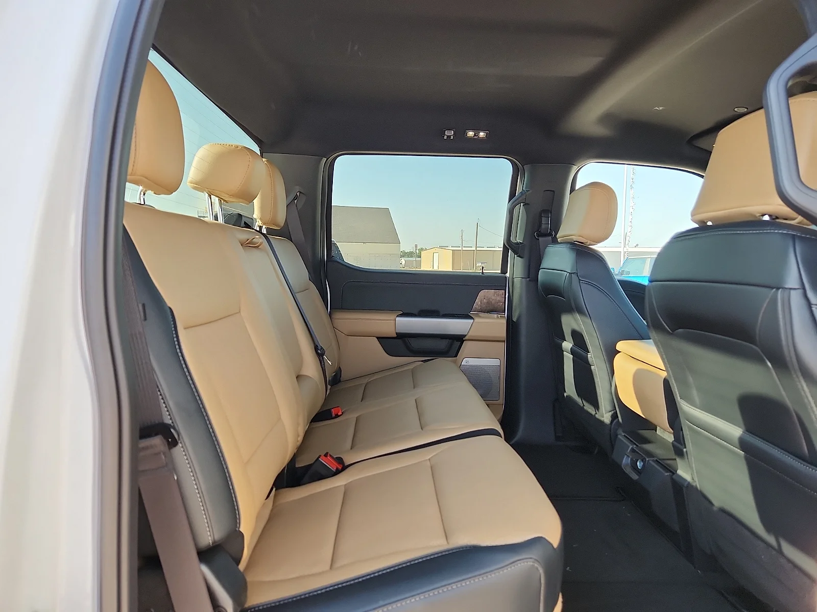 New 2026 Oxford White Ford Lariat image 19