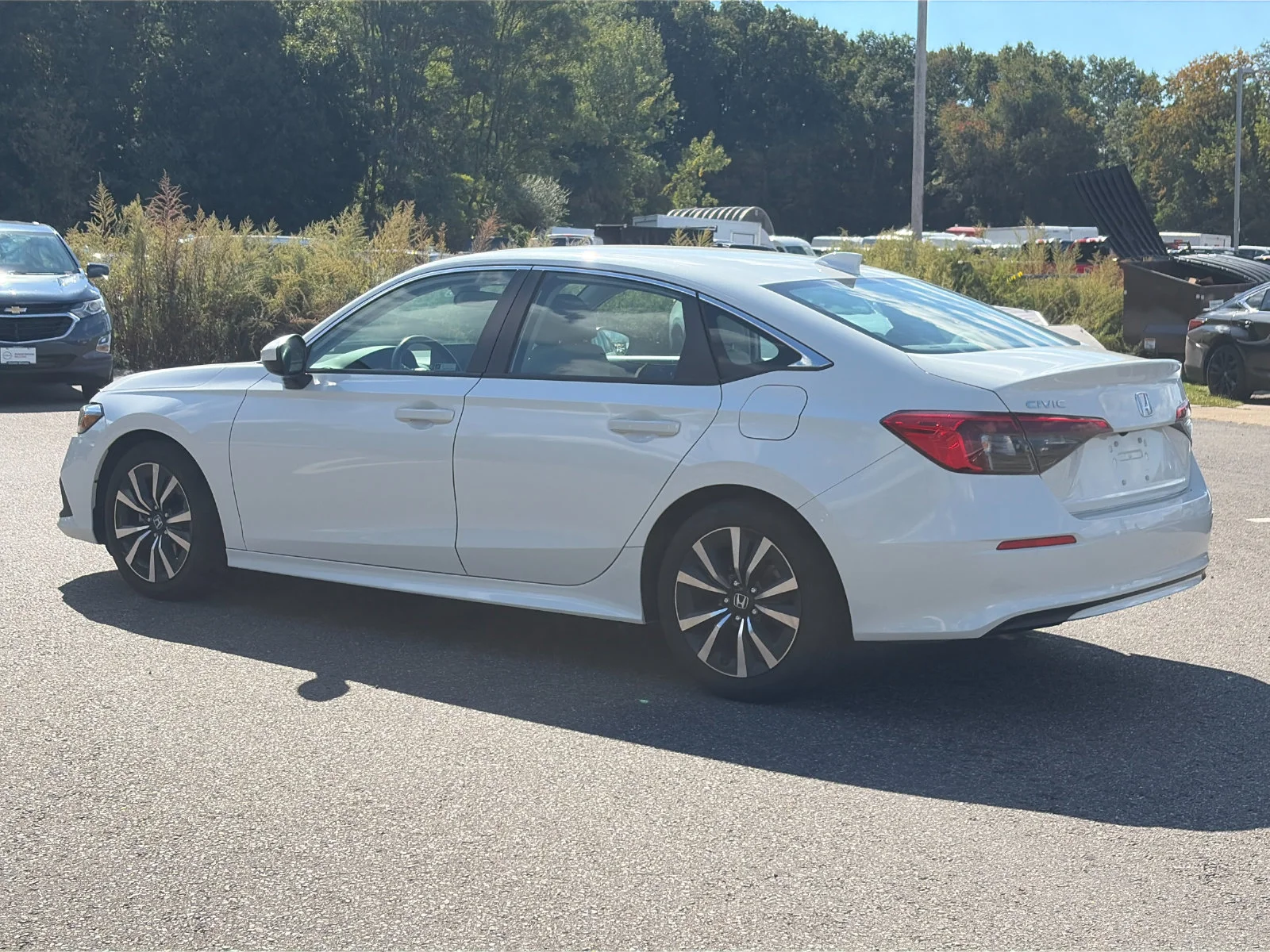 Used 2024 Platinum White Pearl Honda EX image 3
