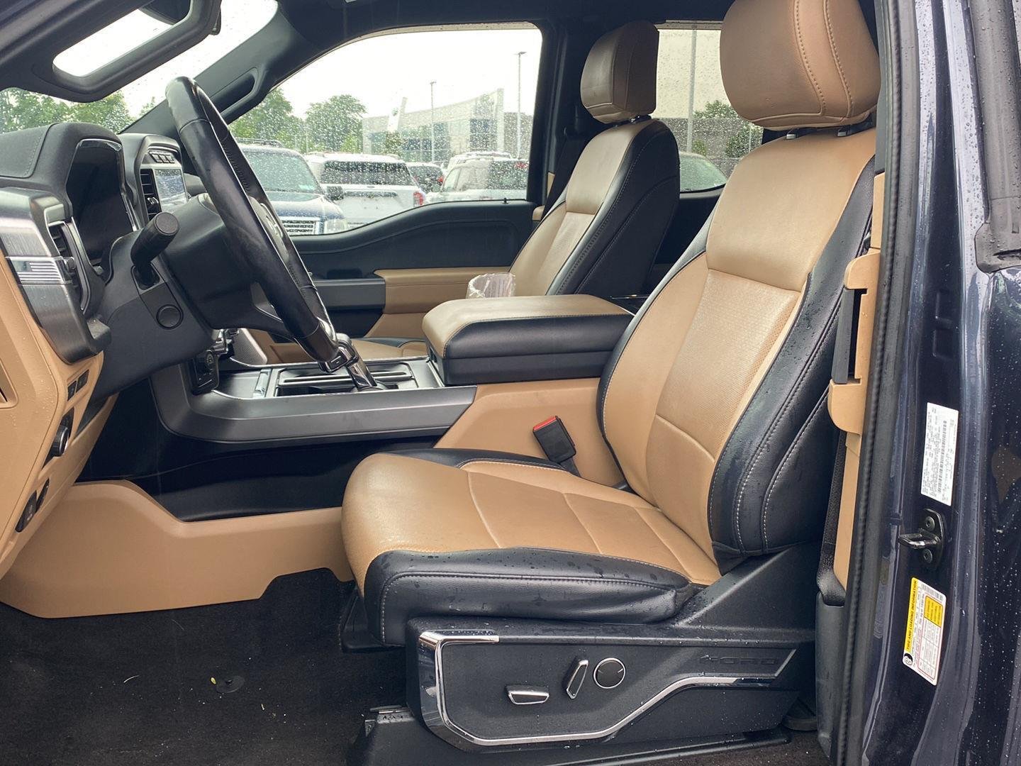 Used 2022 Smoked Quartz Metallic Tinted Clearcoat Ford LARIAT image 2