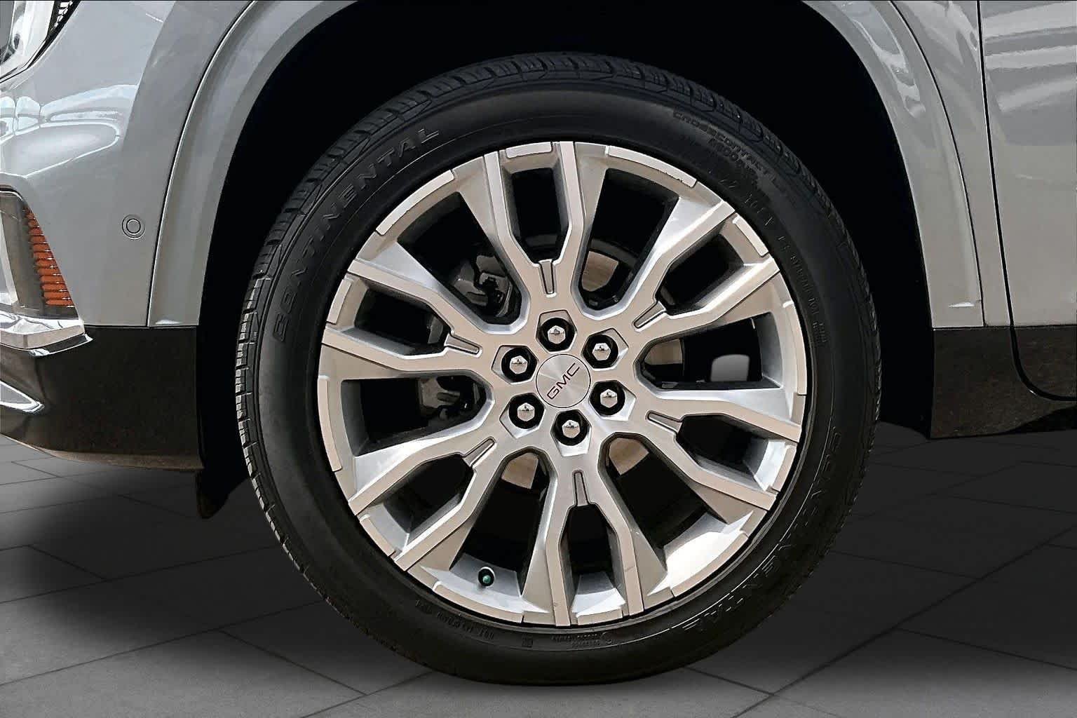 Used 2024 Sterling Metallic GMC FWD Denali image 11