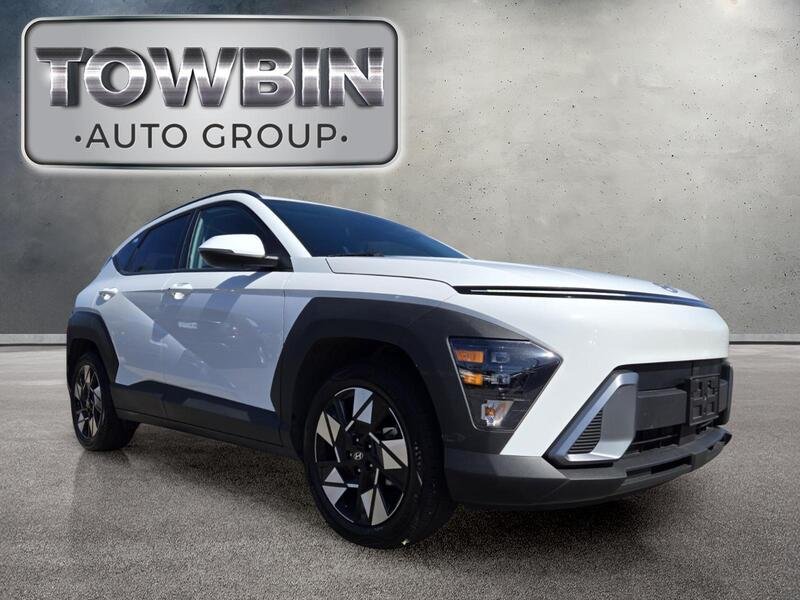 Used 2025 White HYUNDAI SEL FWD image 2