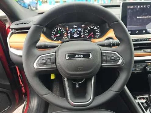 Used 2025 Red Hot Pearlcoat Jeep Limited image 8