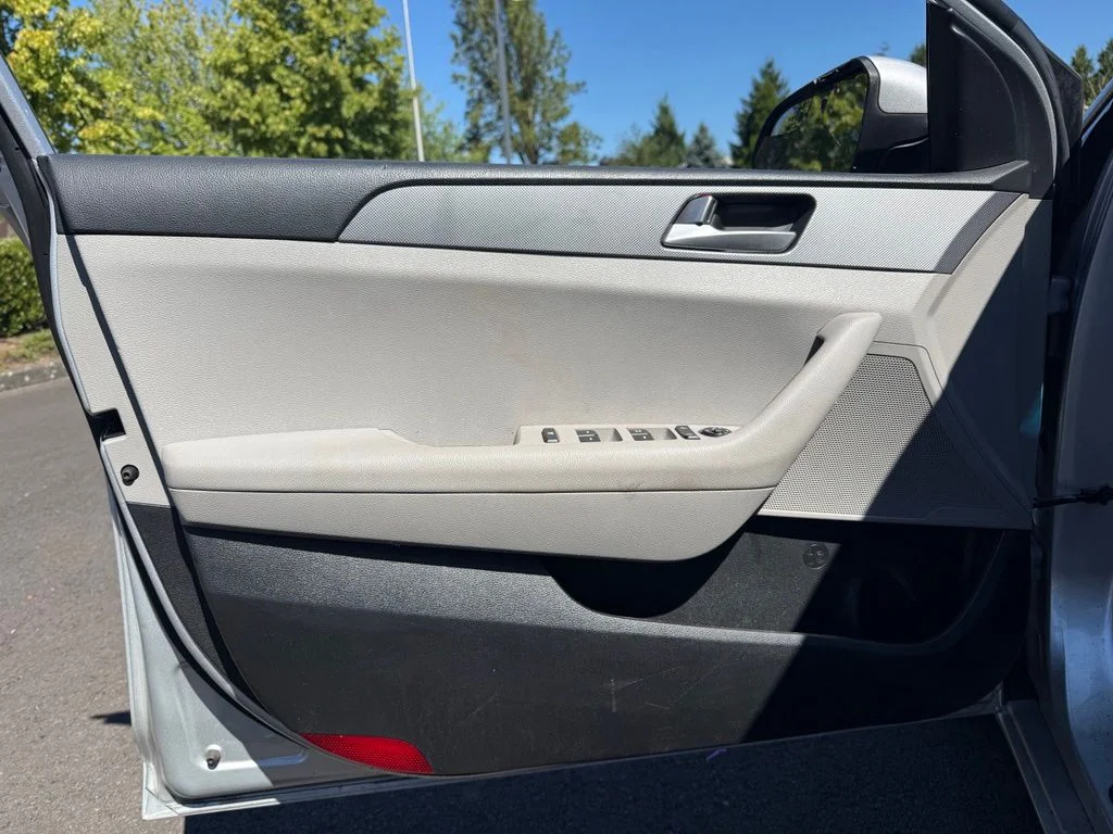 Used 2017 Silver Hyundai Base image 16