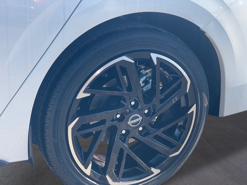 New 2027 Aspen White TriCoat / Super Black Two-tone Nissan SR image 9