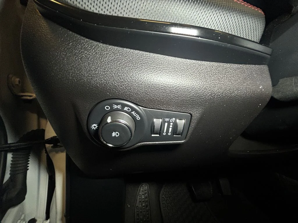 Used 2025 Bright White Jeep Trailhawk image 23