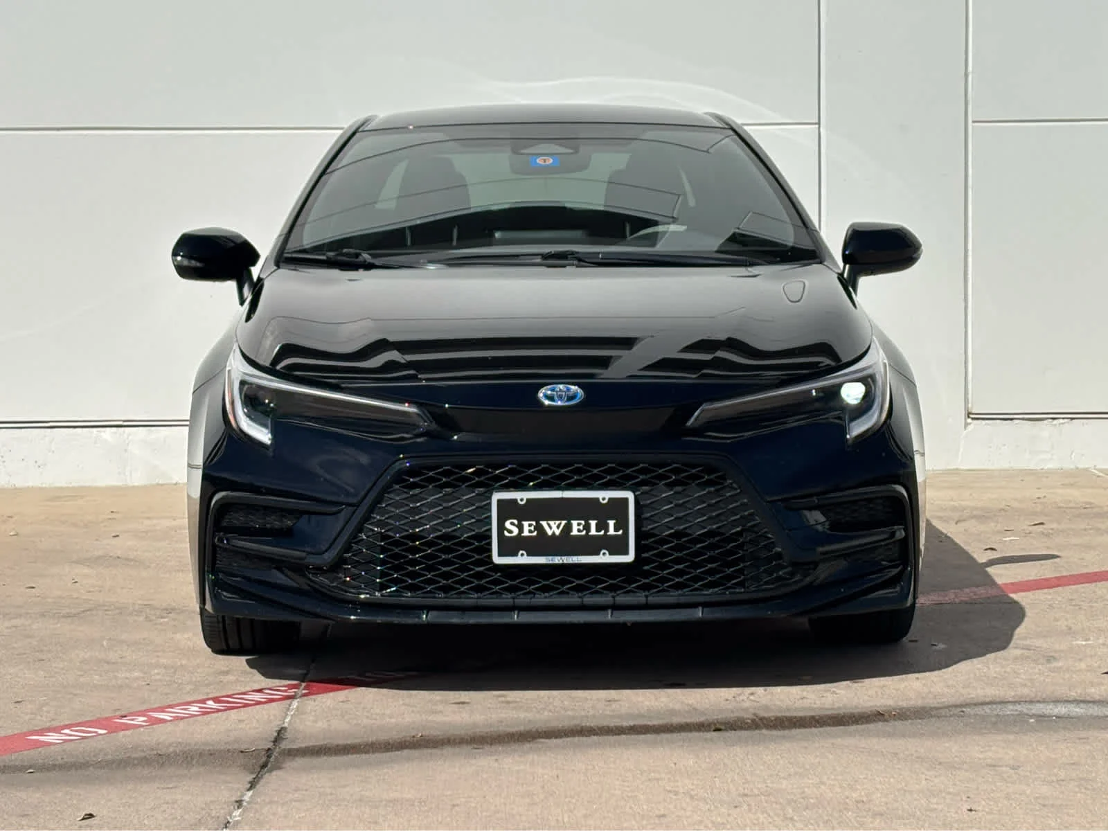 Used 2024  Toyota Hybrid LE image 2