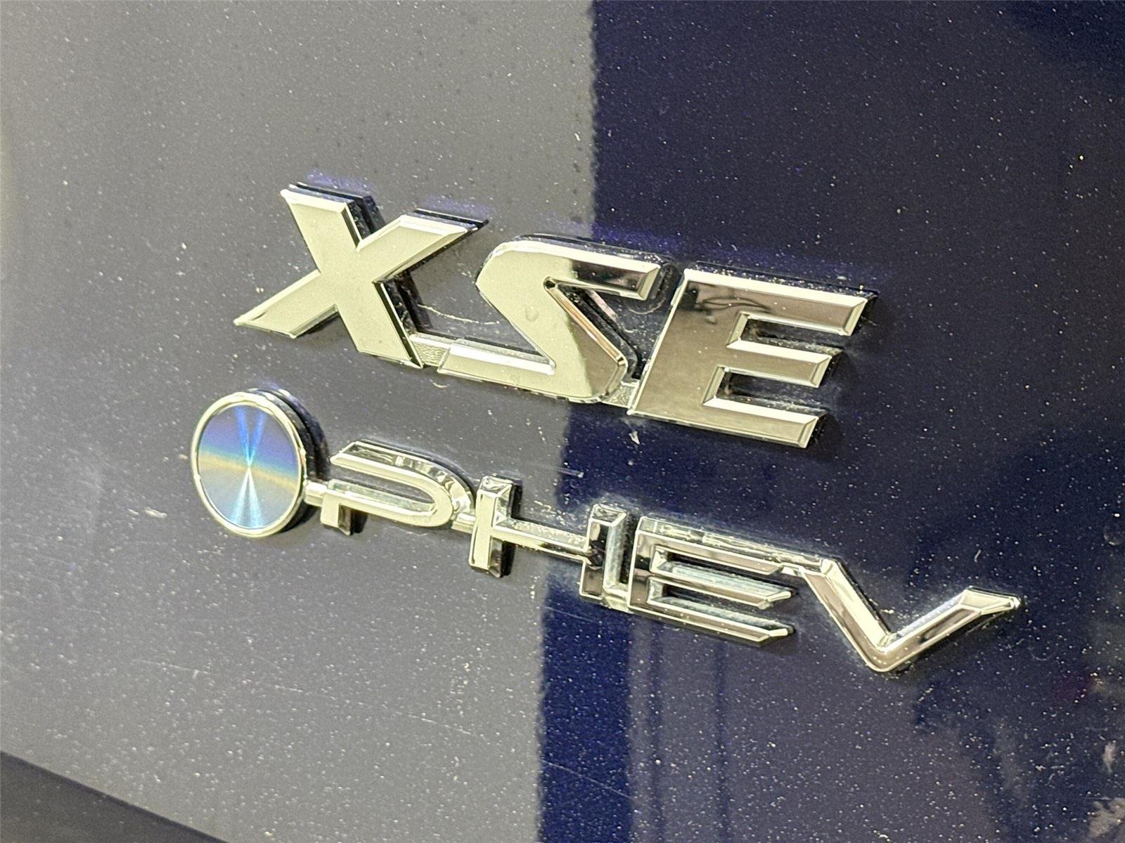 2025 Toyota RAV4 XSE - Photo 15