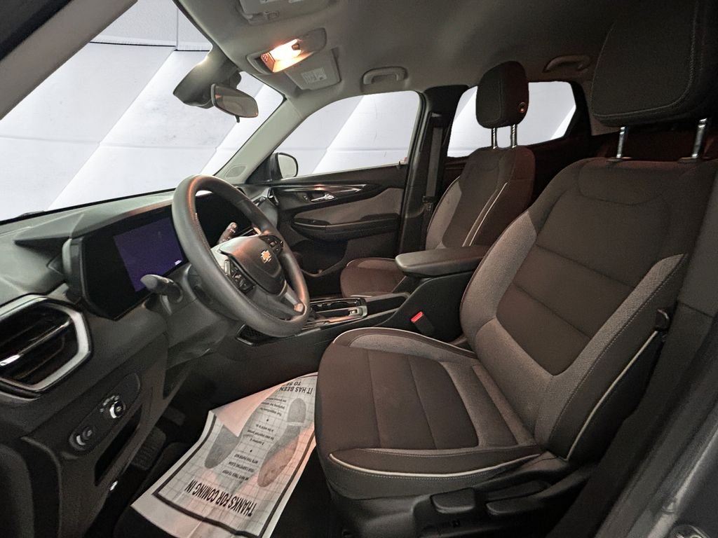 Used 2025 Gray Chevrolet LT image 7