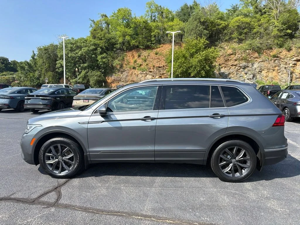 Used 2022 Platinum Gray Metall Volkswagen SE image 4