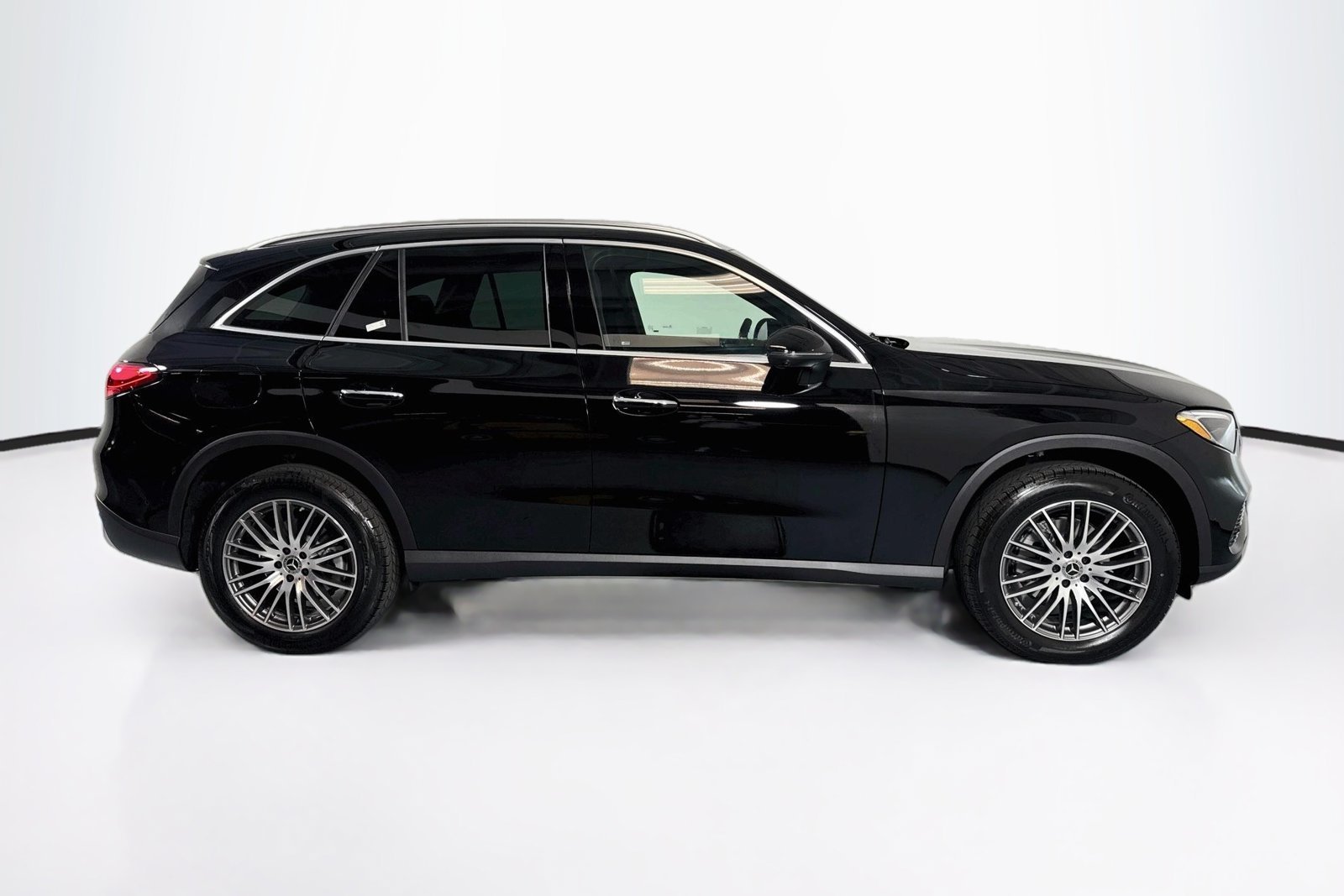 New 2027 Black Mercedes-Benz GLC 300 image 4