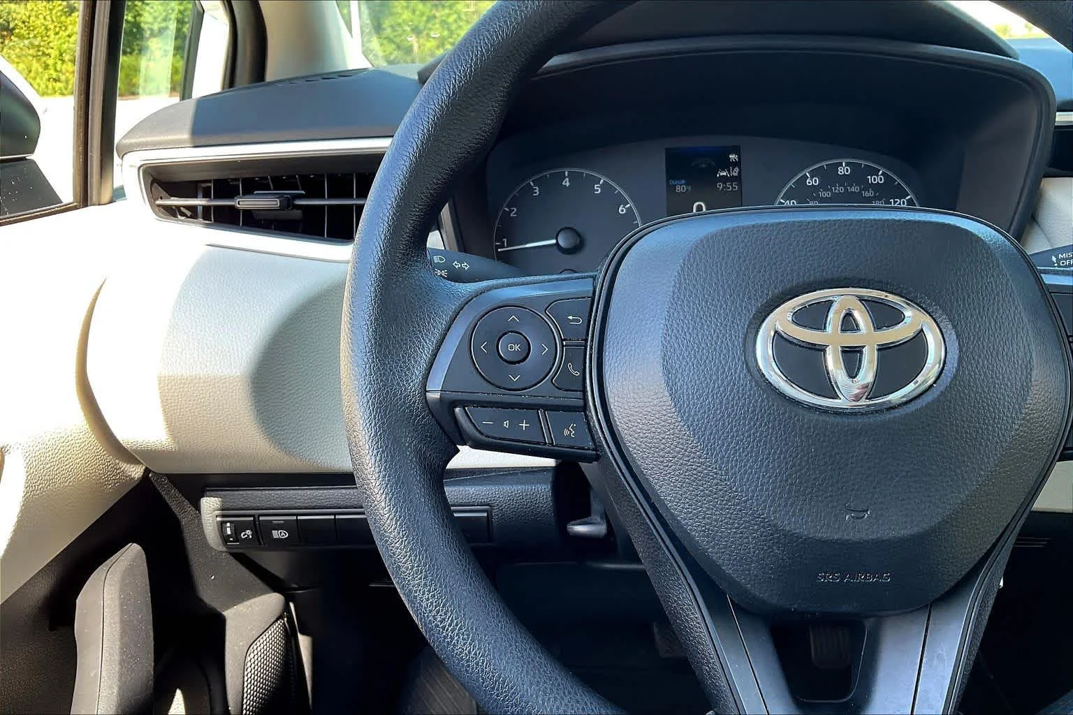 Used 2024 Ice Cap Toyota LE image 23