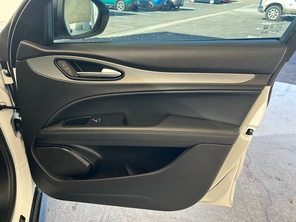 2025 Alfa Romeo Stelvio Base - Photo 13