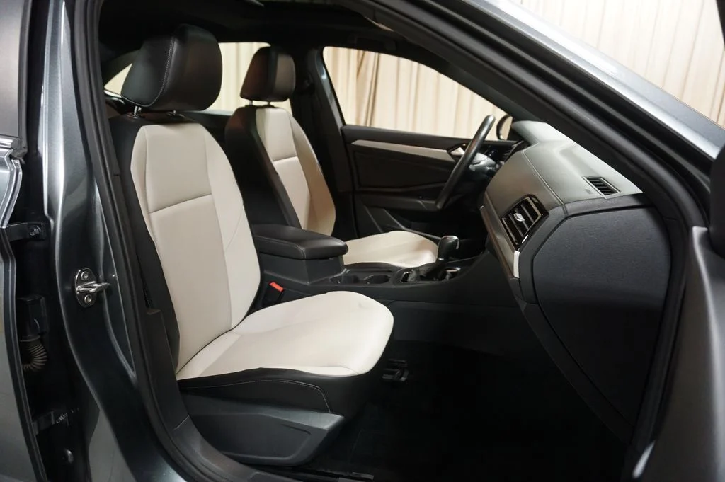 Used 2019 Platinum Gray Metallic Volkswagen R-Line image 35