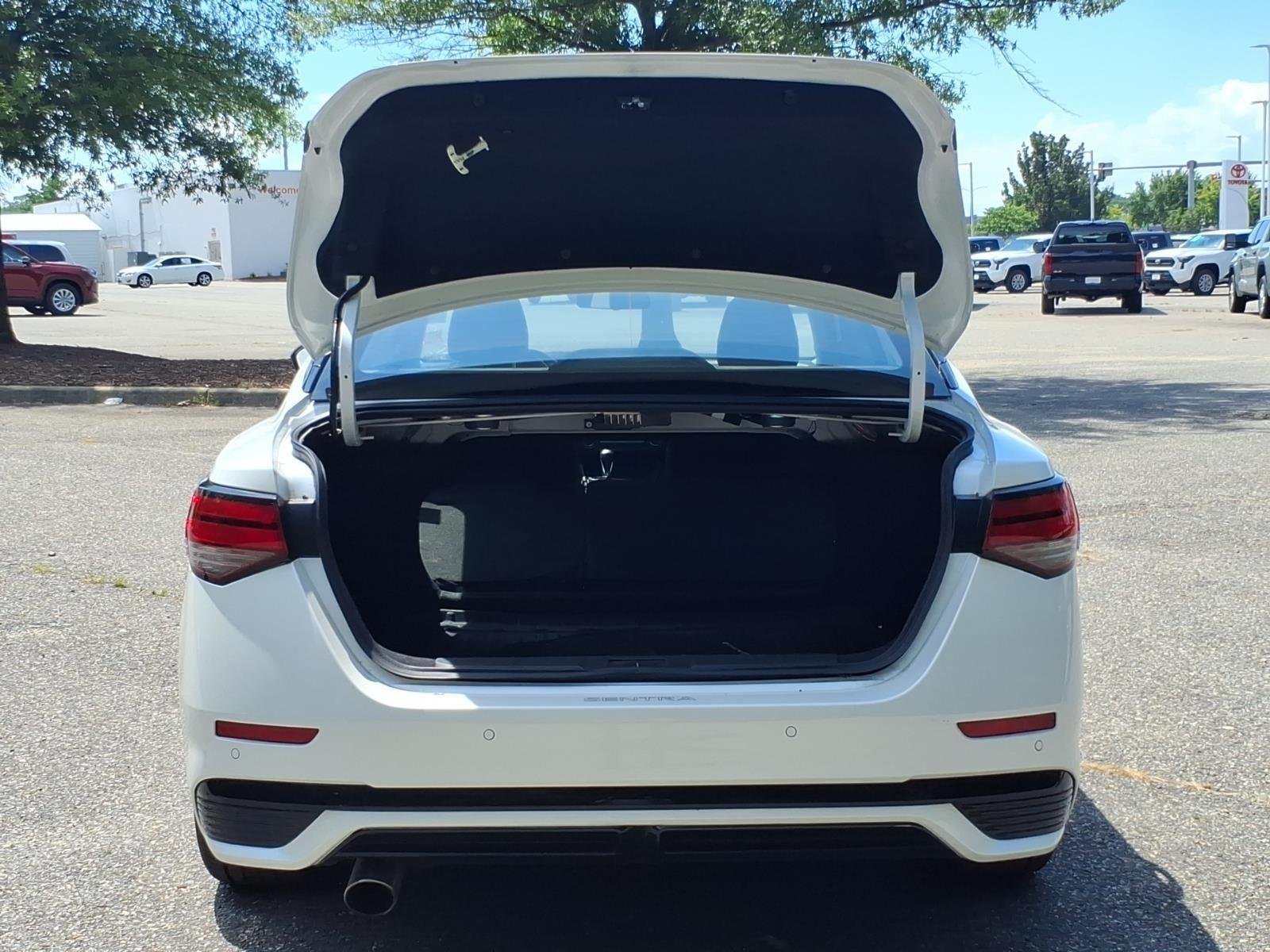 Used 2025 Aspen White Tricoat/Super Black Nissan SR image 29